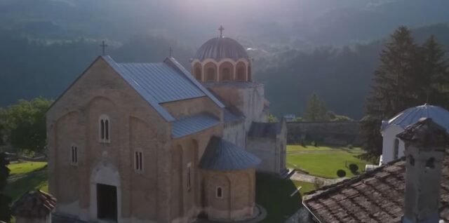 manastir gradac snimljen iz drona